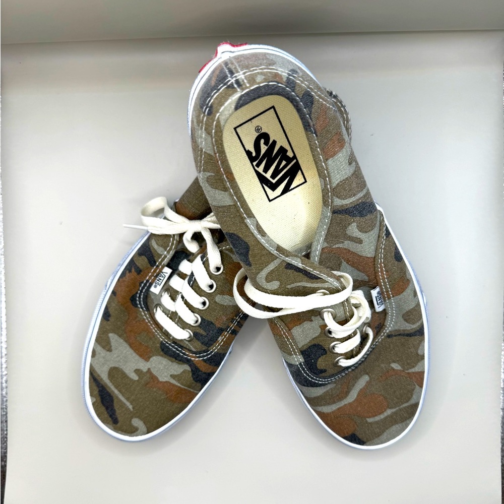 Vans Women's Green Camo Canvas Skate Sneaker - Size 11